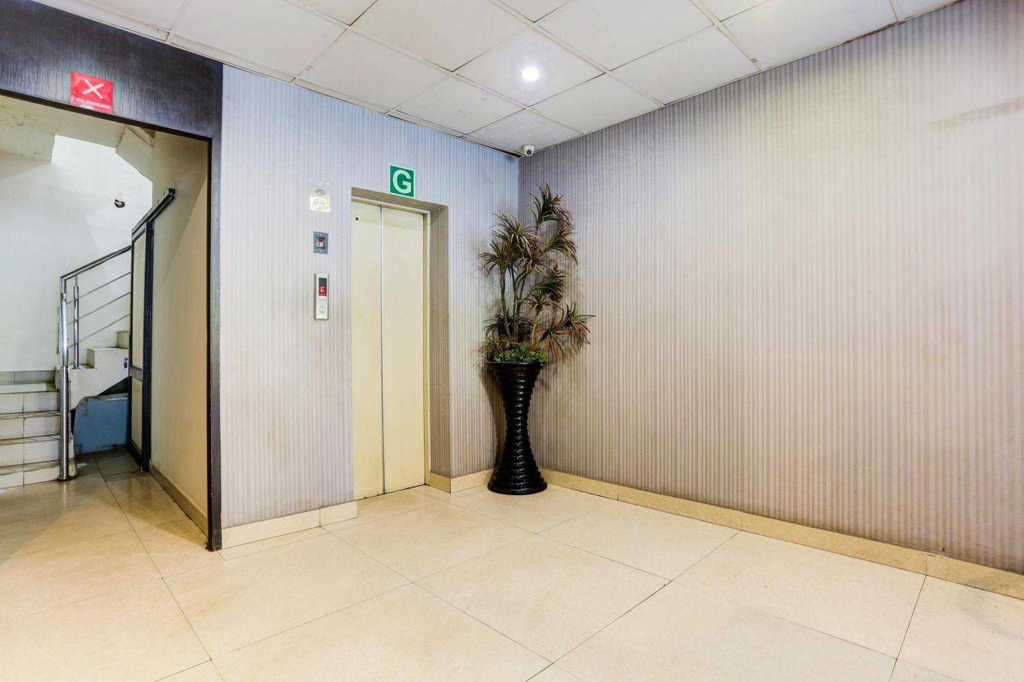 Hotel Super Collection O Model Town Road Near Bus Stand Ludhiana Exterior foto