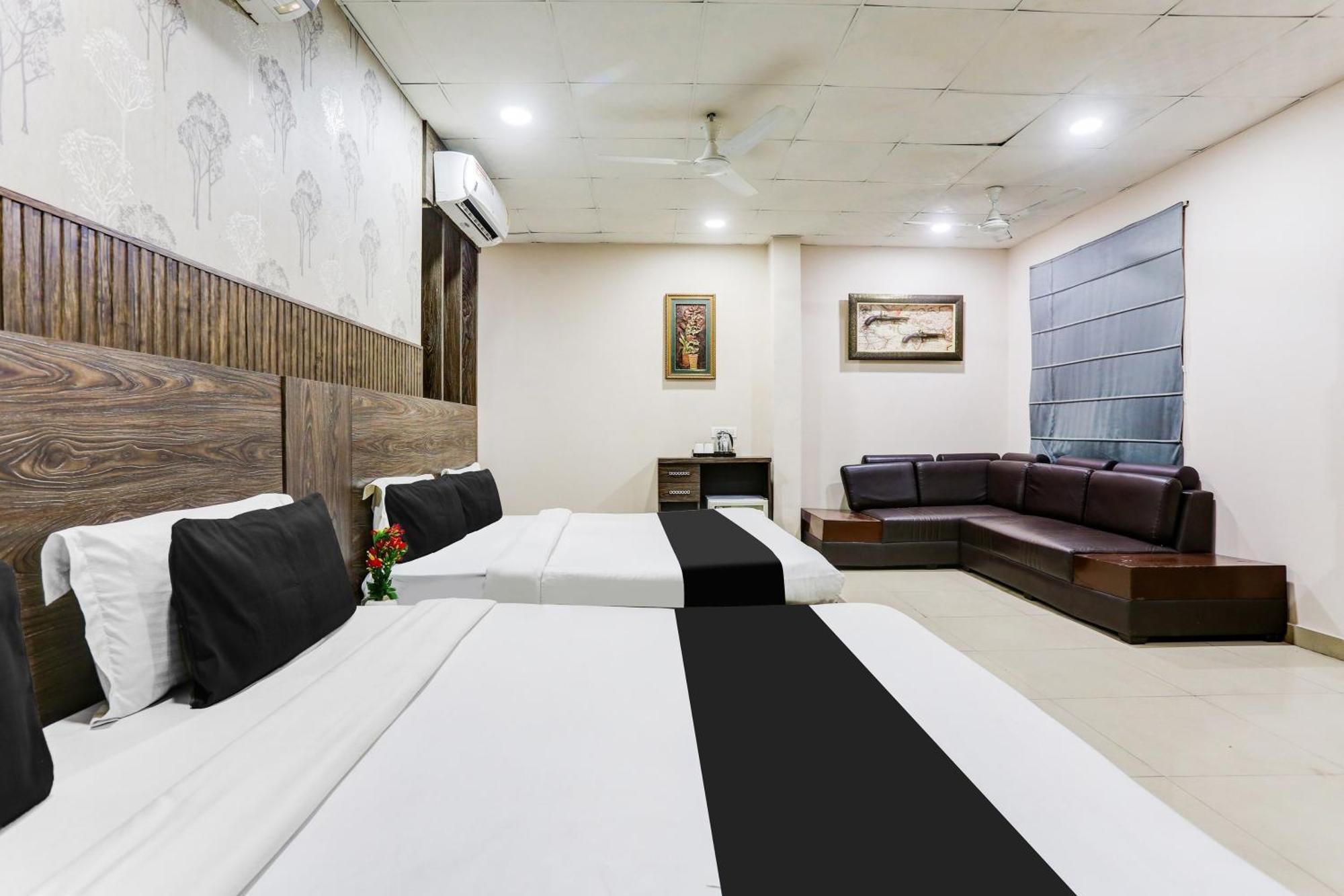 Hotel Super Collection O Model Town Road Near Bus Stand Ludhiana Exterior foto