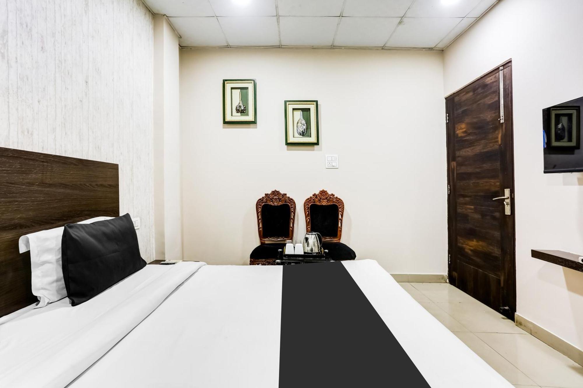 Hotel Super Collection O Model Town Road Near Bus Stand Ludhiana Exterior foto